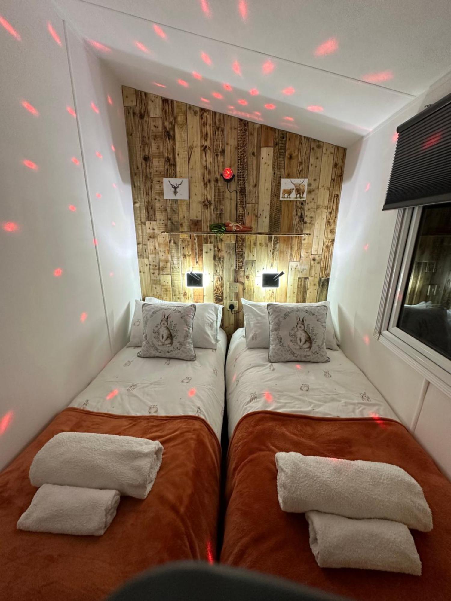 Caravan Rabbit House No 81 At Three Lochs Holiday Park Newton Stewart Eksteriør bilde